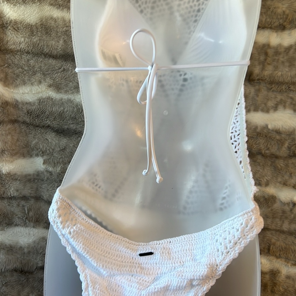 Volcom crochet, one piece swimsuit, Dawn dreamer bikini - Picture 6 of 9